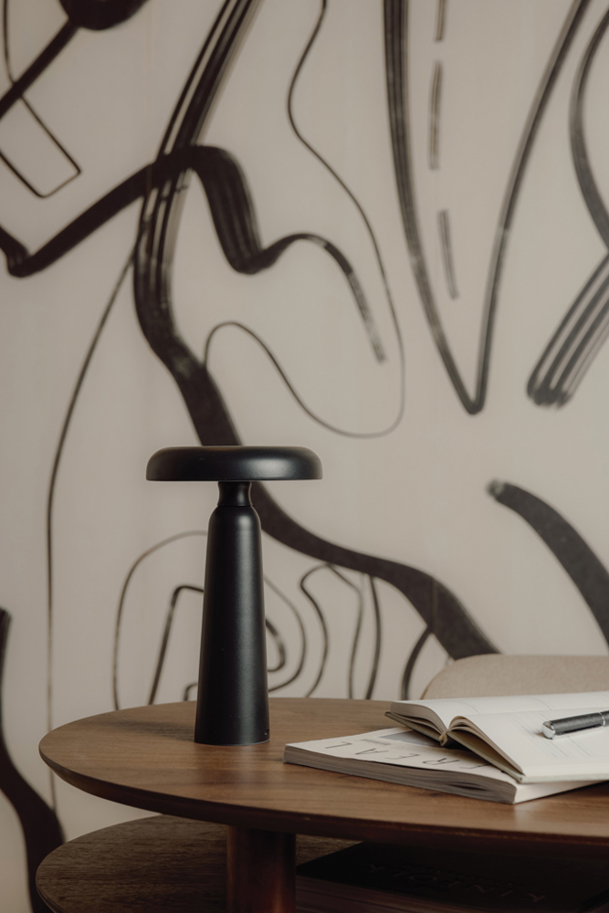 VINGA Avery RCS Tischlampe